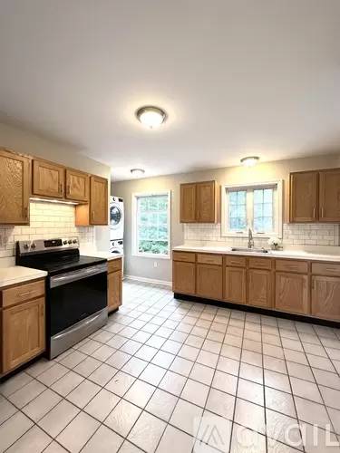 Main picture of 68 Lake St