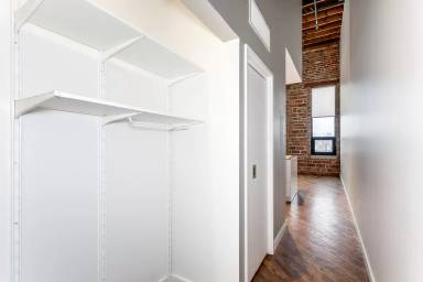 Main picture of 520 S Commerce St