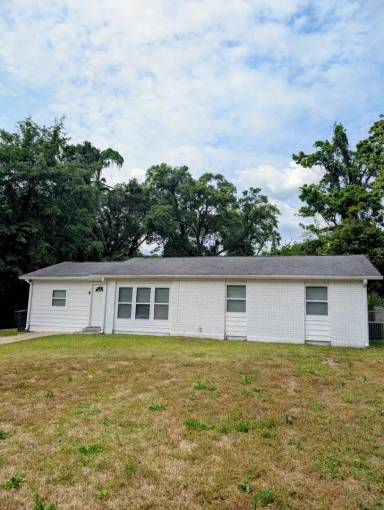 Main picture of 406 Essex Dr