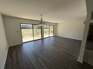 Main picture of 922 Tennis Way
