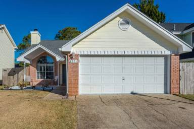Main picture of 1221 Charleston Cir