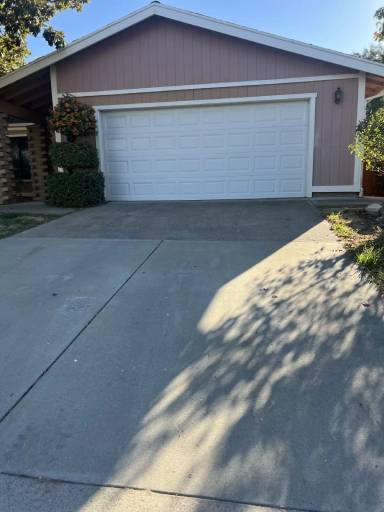 Main picture of 6560 Oakcreek Way