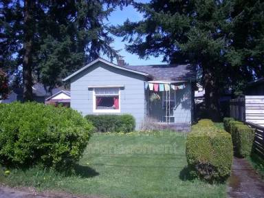 Main picture of 5923 SE Harold St