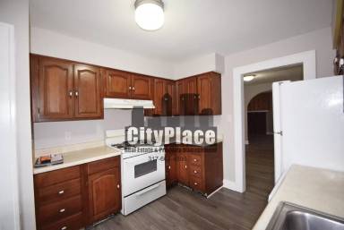 Main picture of 1133 W 36th St