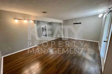 Main picture of 1 Larkspur Ln