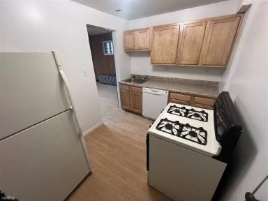 Main picture of 206 Ophelia St