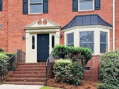 Main picture of 604 Crown Point Dr