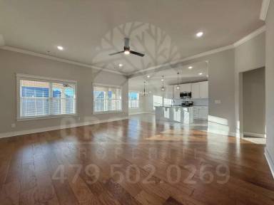 Main picture of 903 Maple View St