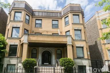 Main picture of 920 W Belle Plaine Ave