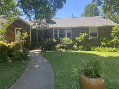 Main picture of 915 Carolina Ave