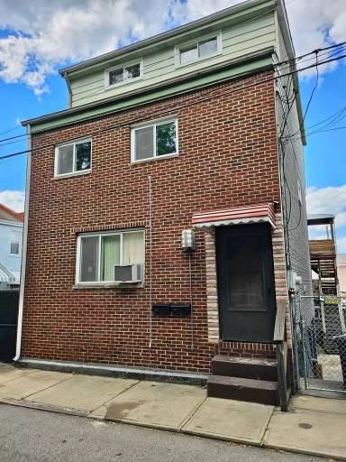 Main picture of 1701 Edwards Way