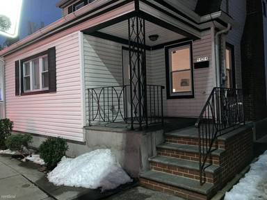 Main picture of 9484 Springfield Blvd