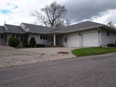 Main picture of 2560 Oakwood Dr