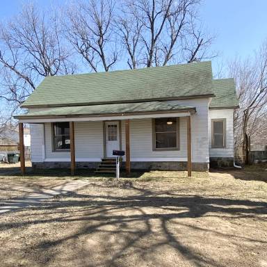 Main picture of 215 S Maple St