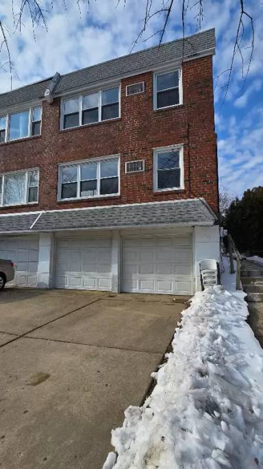 Main picture of 222 Lockart Ter