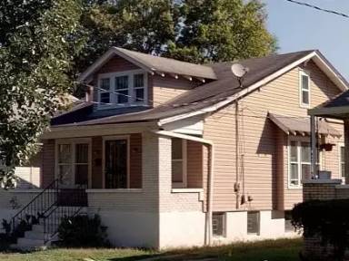 Main picture of 661 S 42nd St