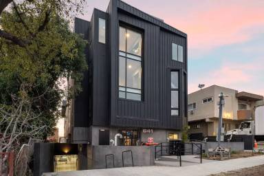 Main picture of 641 N Hobart Blvd