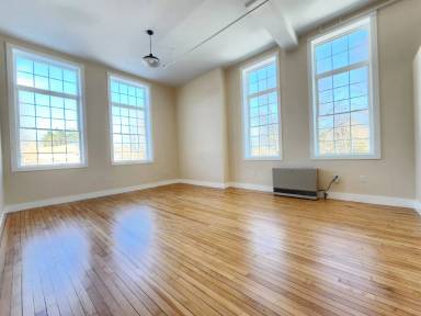 Main picture of 21 Jefferson St