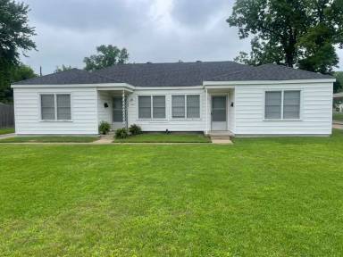 Main picture of 127 State Ct