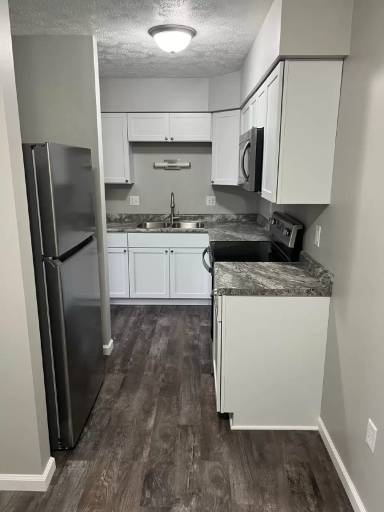 Main picture of 605 Lakeshore Dr