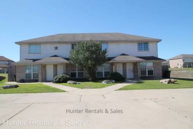 Main picture of 4102 Terri Linn