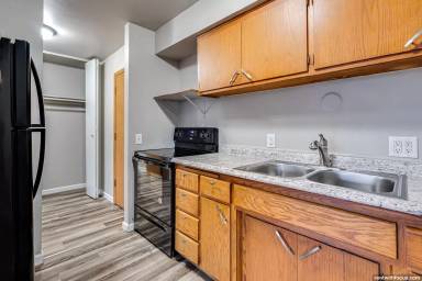 Main picture of 835 Merritt Ave