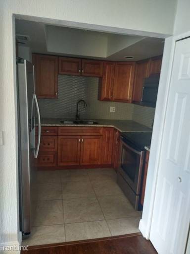 Main picture of 926 Lake Destiny Rd