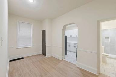 Main picture of 5532 N Lawrence St