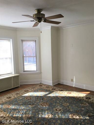 Main picture of 7358 Lake St