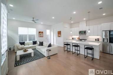 Main picture of 316 Cyclamen St