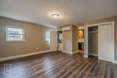 Main picture of 866 N High St