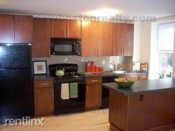 Main picture of 10 Camelot Ct