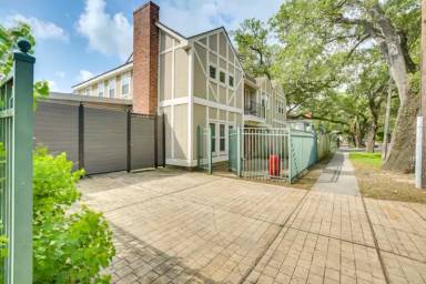 Main picture of 2307 S Carrollton Ave