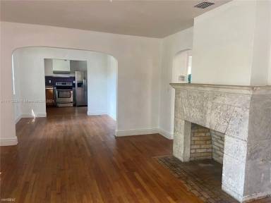 Main picture of 575 NW 49th St