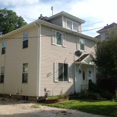 Main picture of 809 4th St SE