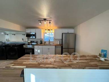 Main picture of 2807 1/2 Benton St