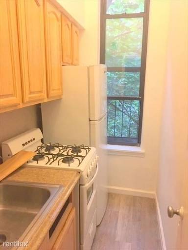 Main picture of 406 E 83rd St