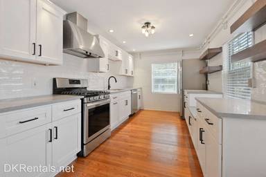 Main picture of 1448 Iverson St NE