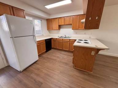 Main picture of 202 Meadowood Ct