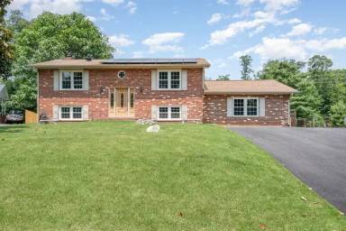 Main picture of 411 Deerwood Dr