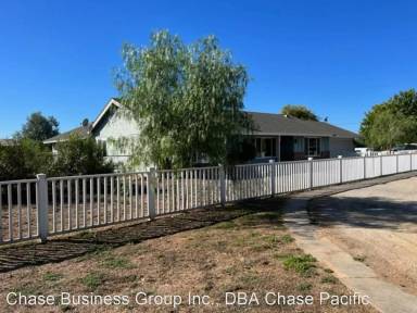 Main picture of 2268 El Paso St
