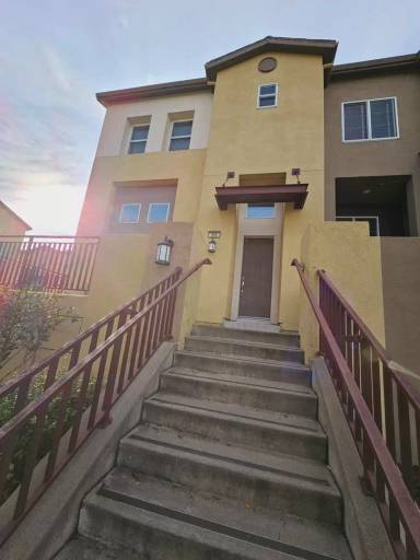 Main picture of 908 Lake St
