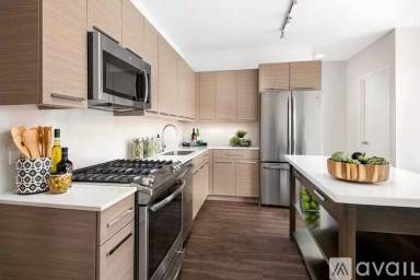 Main picture of Skybridge Condominium