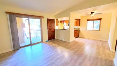 Main picture of 930 S Palmetto Ave