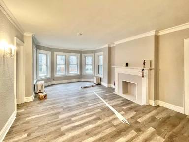 Main picture of 6504 N Leavitt St