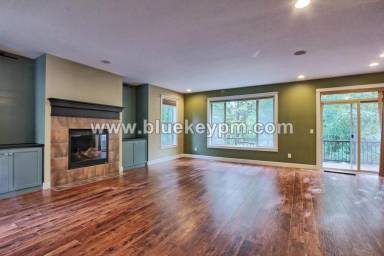 Main picture of 964 W S Cir