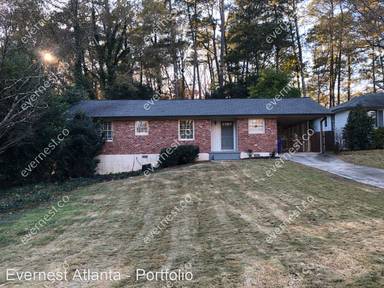 Main picture of 1915 Fairway Cir NE