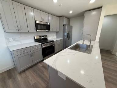 Main picture of 1565 Carlin St