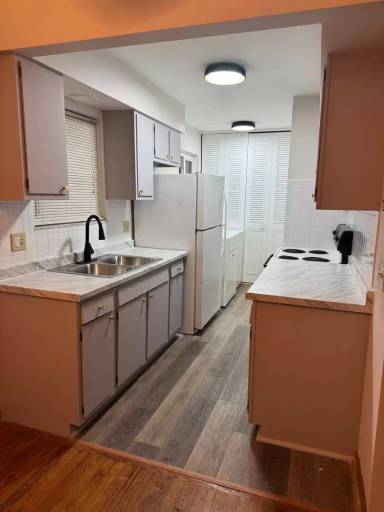 Main picture of 565 West Ave