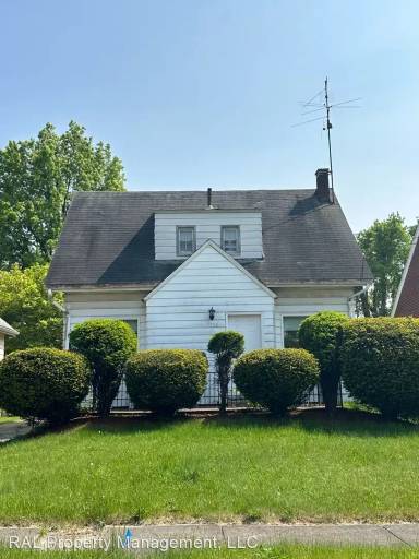 Main picture of 335 Marmion Ave
